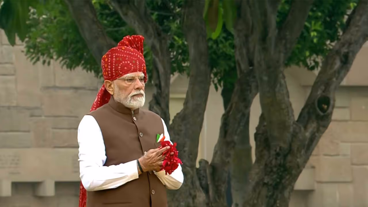 PM Modi pays tribute to Mahatma Gandhi at Rajghat (Photo/PM Modi Youtube) PM Modi pays tribute to Mahatma Gandhi at Rajghat (Photo/PM Modi Youtube)