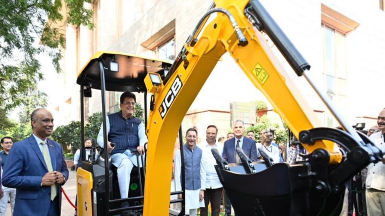 Piyush Goyal flags off first Made in India JCB export to New Zealand (Photo/X@PiyushGoyal) Piyush Goyal flags off first Made in India JCB export to New Zealand (Photo/X@PiyushGoyal)
