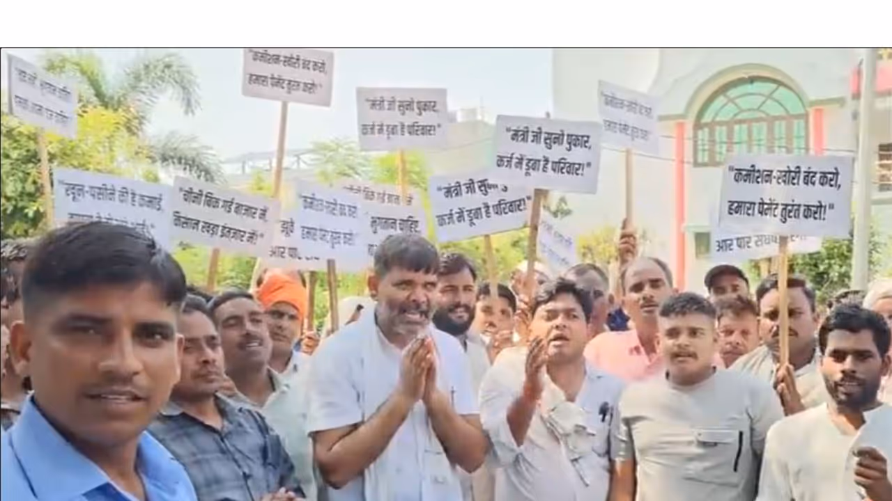 Farmers protested over sugarcane dues pending with a factory (Photo/ANI) Farmers protested over sugarcane dues pending with a factory (Photo/ANI)