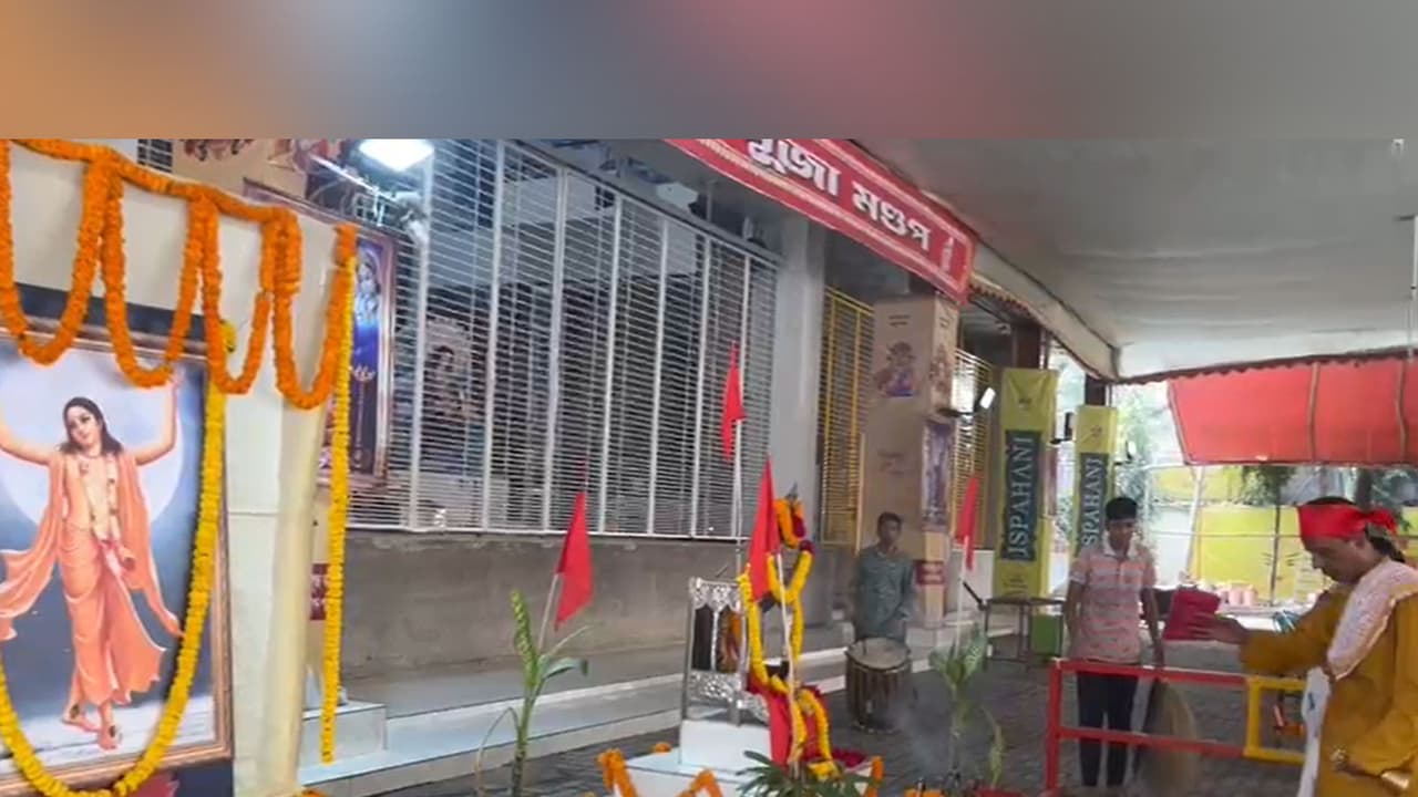 Holi celebration at Dhakeshwari National Temple Dhaka (Photo/ANI) Holi celebration at Dhakeshwari National Temple Dhaka (Photo/ANI)