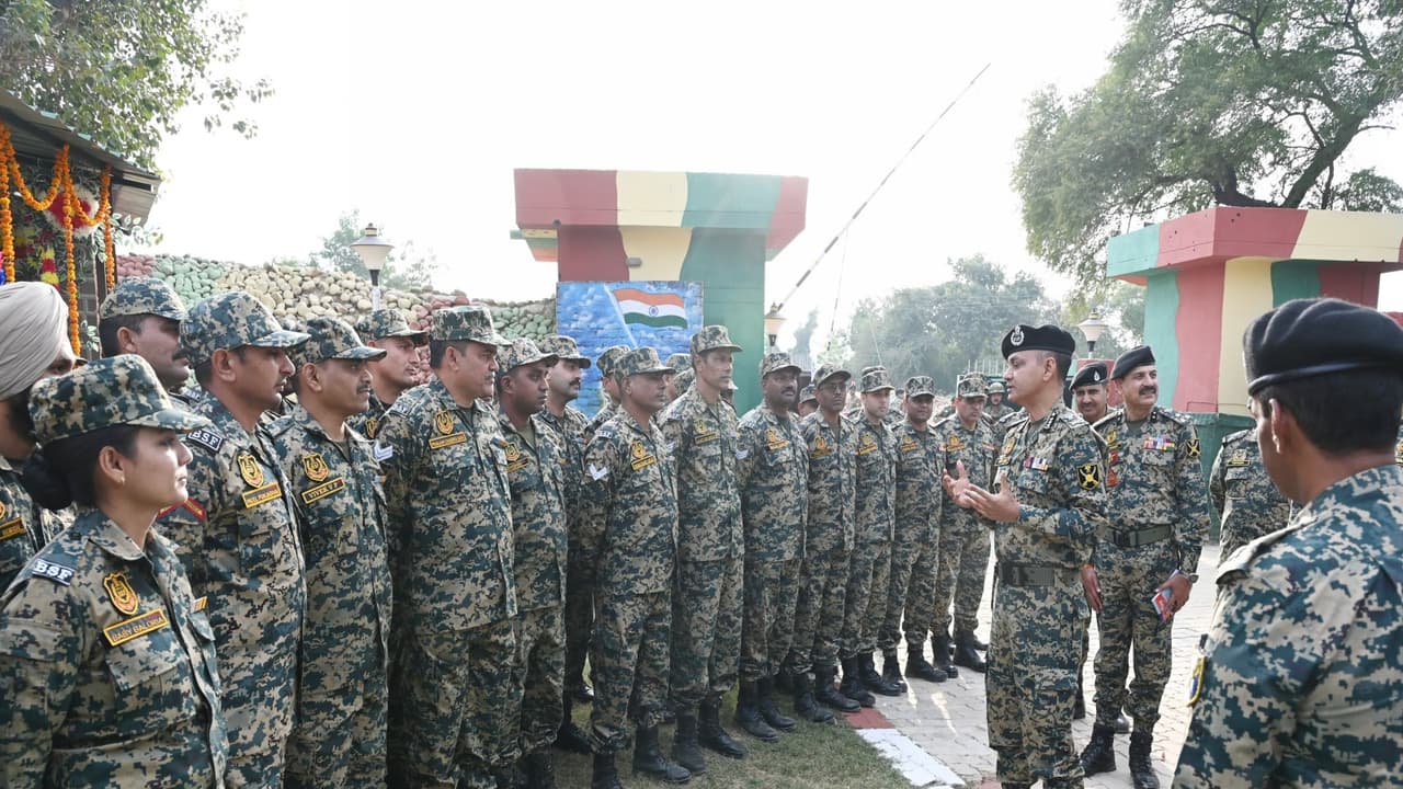 BSF DG Praveen Kumar visits Jammu Frontier (Photo/BSF) BSF DG Praveen Kumar visits Jammu Frontier (Photo/BSF)