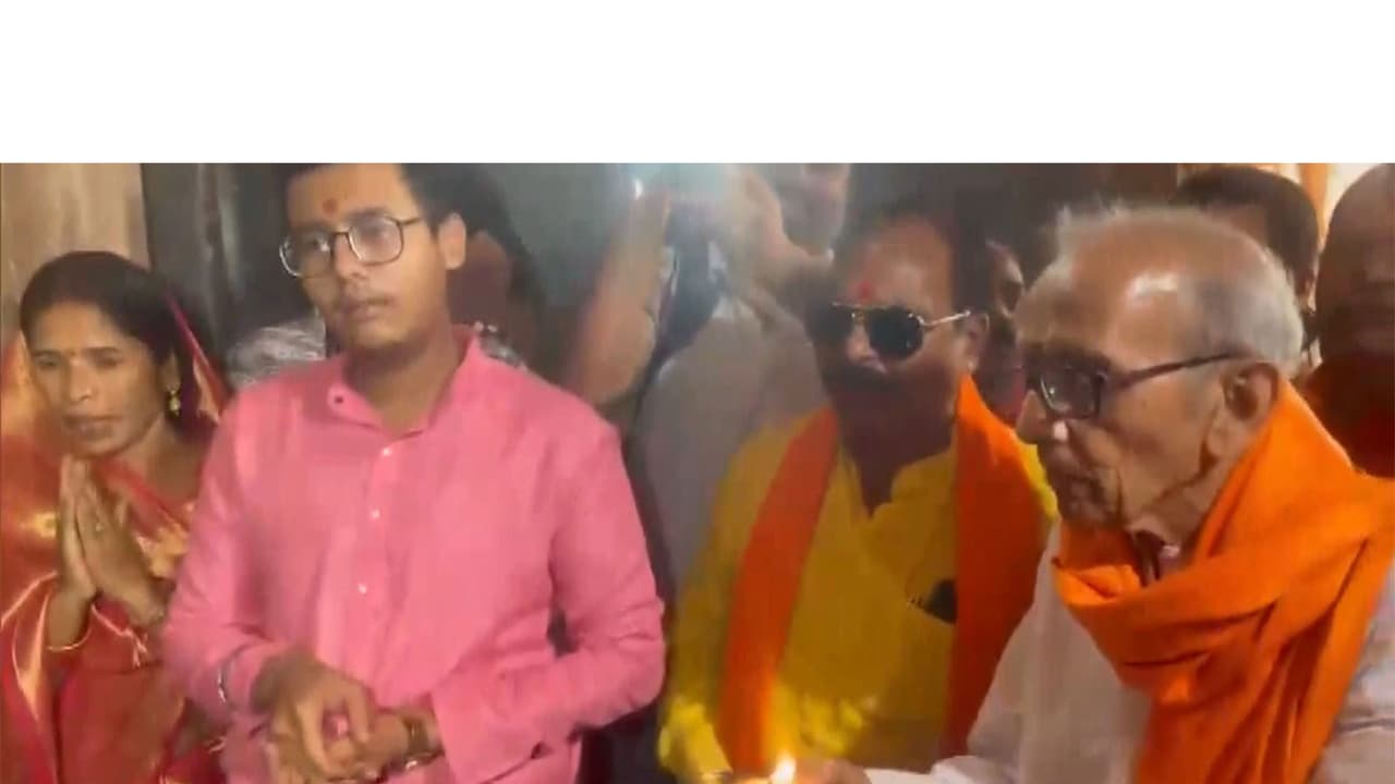 Devotees perform prayers at Bhojshala temple (Photo/ANI) Devotees perform prayers at Bhojshala temple (Photo/ANI)