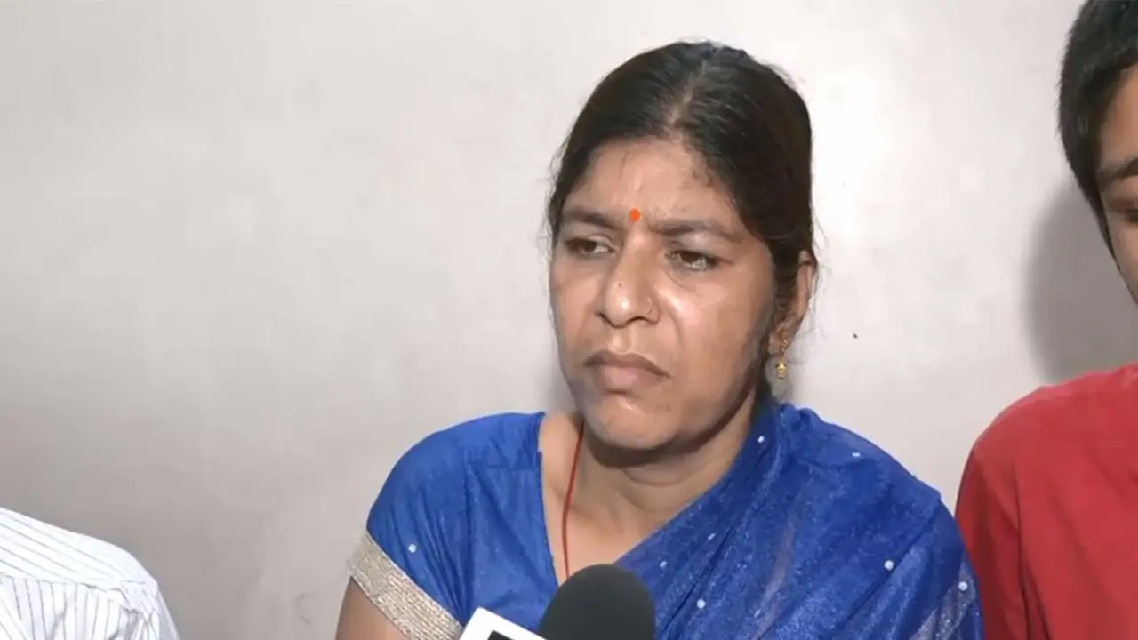 Neelam Chaturvedi, mother of deceased Akanksha Chaturvedi (Photo/ANI) Neelam Chaturvedi, mother of deceased Akanksha Chaturvedi (Photo/ANI)