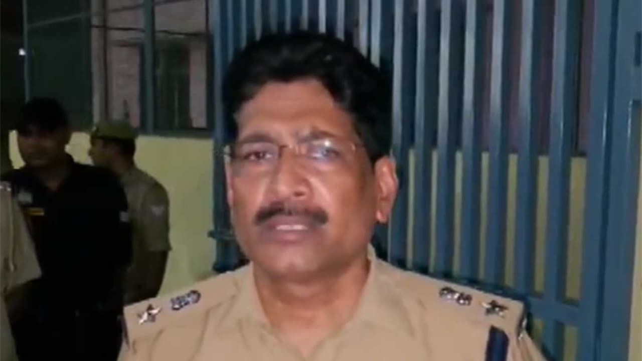 SSP Dinesh Kumar Singh detailing the incident (Photo/ANI) SSP Dinesh Kumar Singh detailing the incident (Photo/ANI)