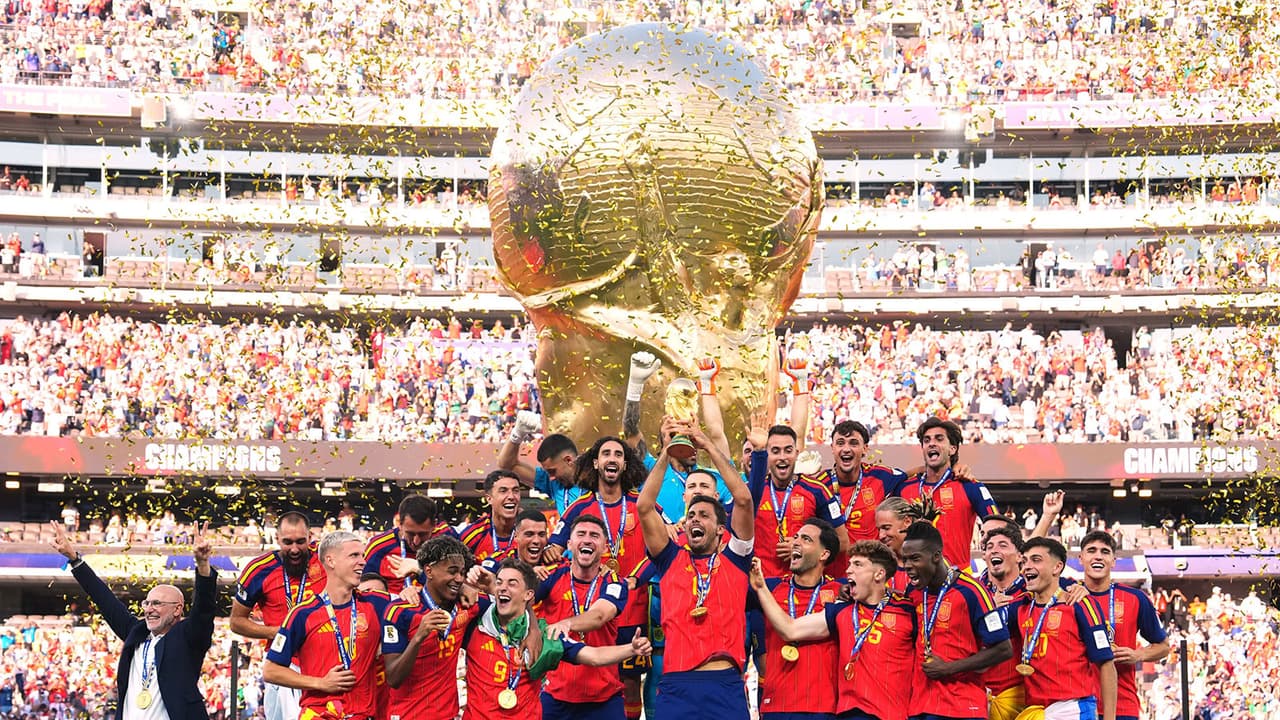 Spain football team with FIFA World Cup 2026 trophy (Photo: X/ @SEFutbol) Spain football team with FIFA World Cup 2026 trophy (Photo: X/ @SEFutbol)