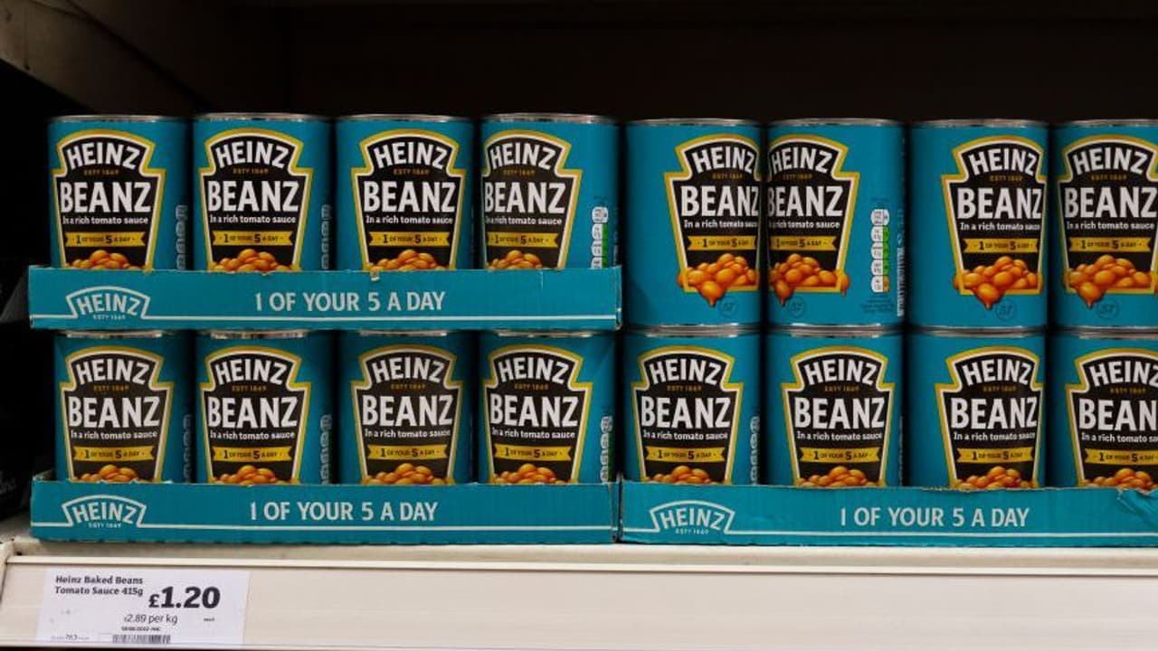 Kraft Heinz Stock Slips On Analyst Downgrade Ahead of Q4 Earnings, But Retail's Bullish Kraft Heinz Stock Slips On Analyst Downgrade Ahead of Q4 Earnings, But Retail's Bullish