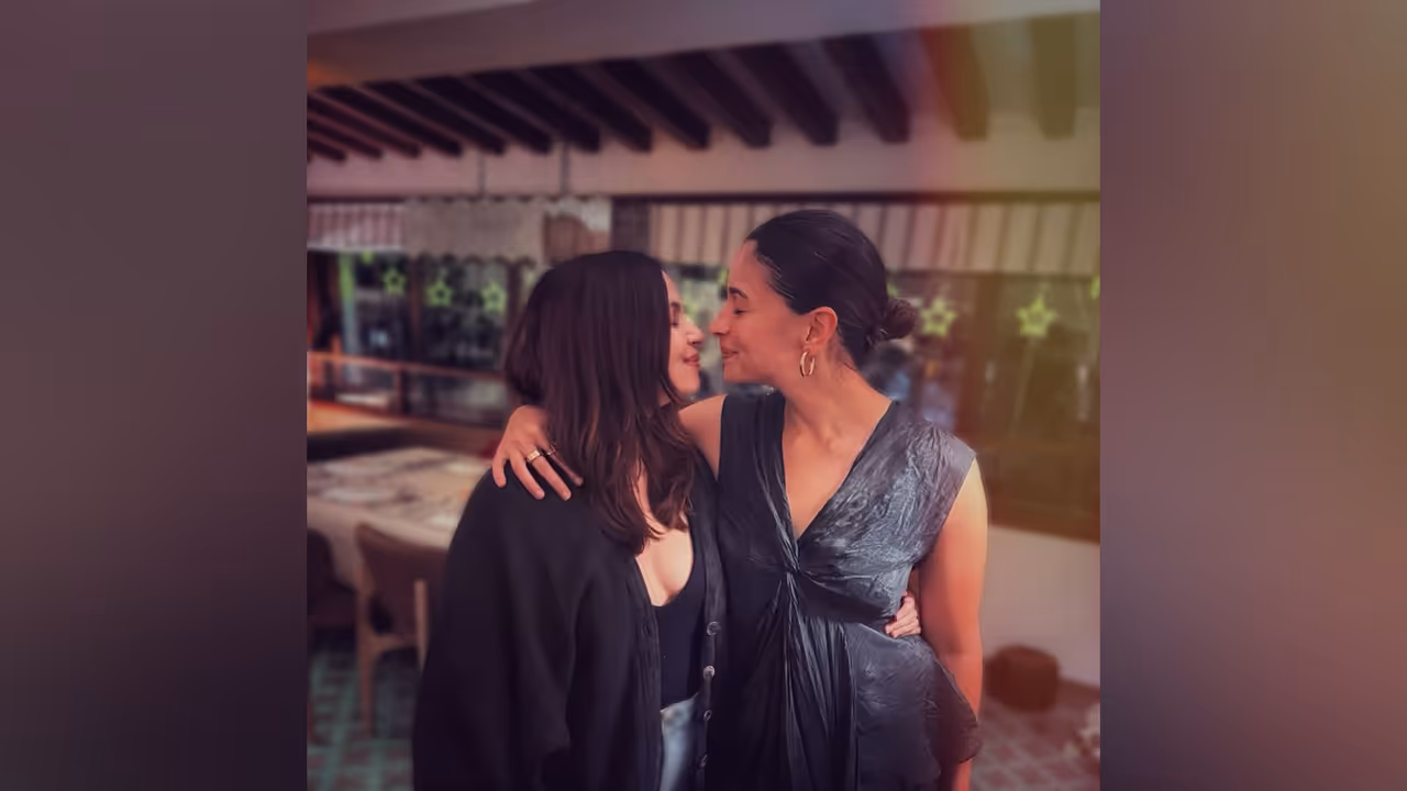 Alia Bhatt with sister Shaheen (Photo/instagram/@aliaabhatt) Alia Bhatt with sister Shaheen (Photo/instagram/@aliaabhatt)