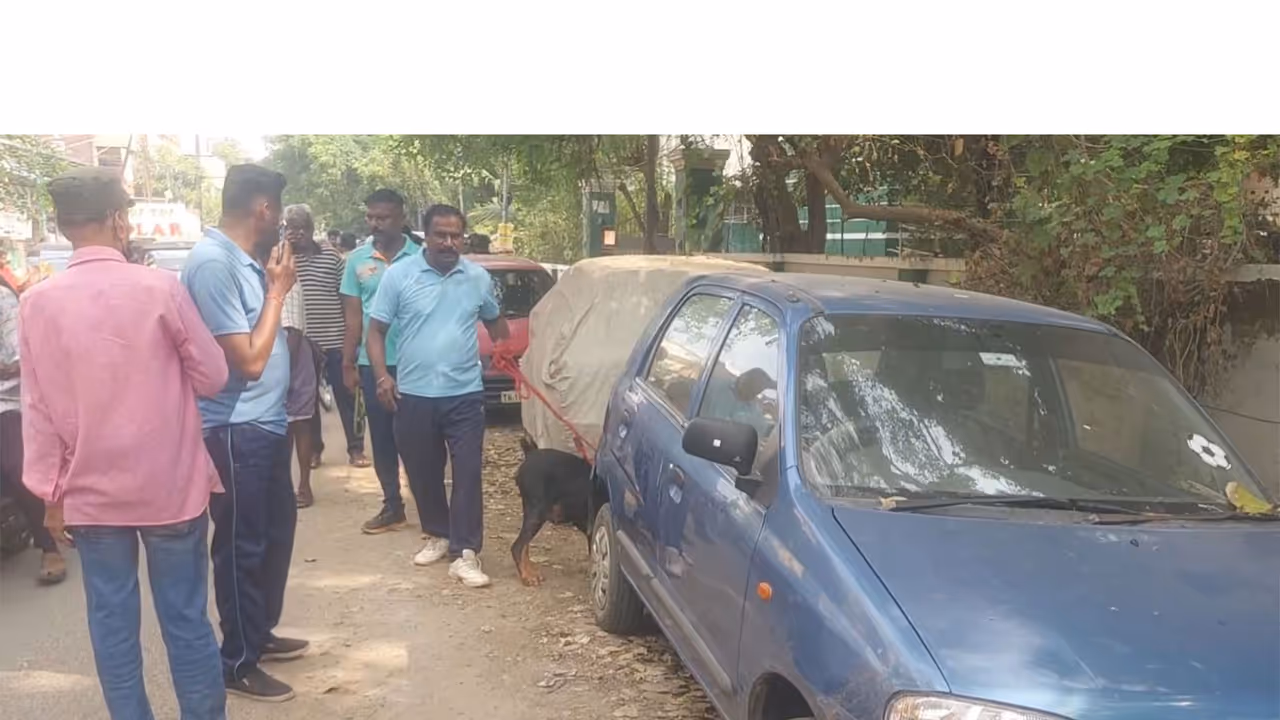 Police teams investigate incident of man hacked to death in Tiruchirappalli (Photo/ANI)