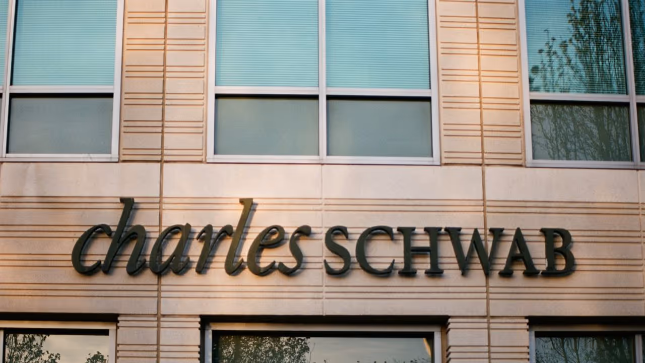 Charles Schwab Stock In Spotlight After Slew Of Price Target Hikes: Retail Stays Positive Charles Schwab Stock In Spotlight After Slew Of Price Target Hikes: Retail Stays Positive