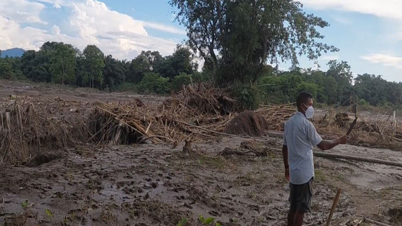 Over 100 families homeless after devastating deluge hits Kamalchapori village in Assam (Photo/ANI) Over 100 families homeless after devastating deluge hits Kamalchapori village in Assam (Photo/ANI)