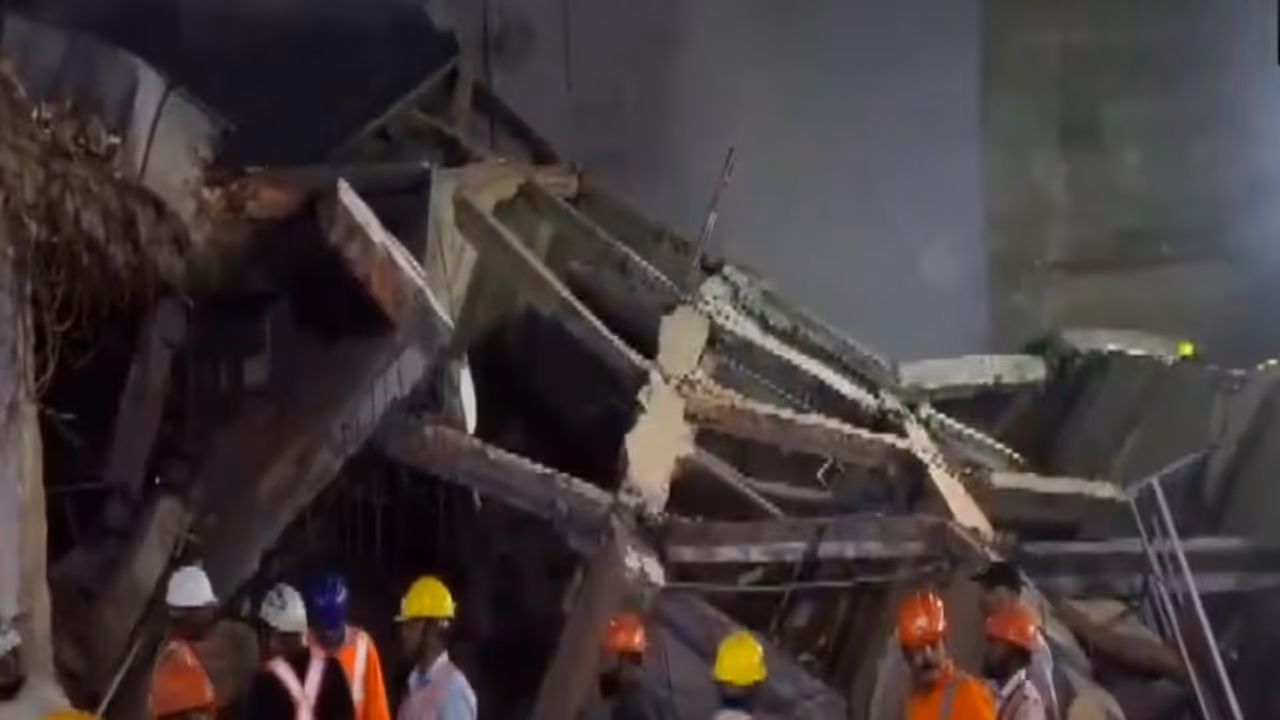 Four storey building collapsed in Anuppur (Photo/ANI) Four storey building collapsed in Anuppur (Photo/ANI)