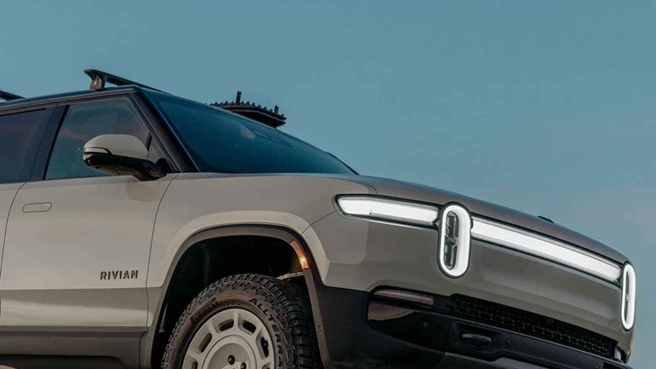 Rivian's Limited 'Dune' Edition Fails To Lift Stock Before Q4 Earnings, But Retail Crosses Fingers For A Strong Print