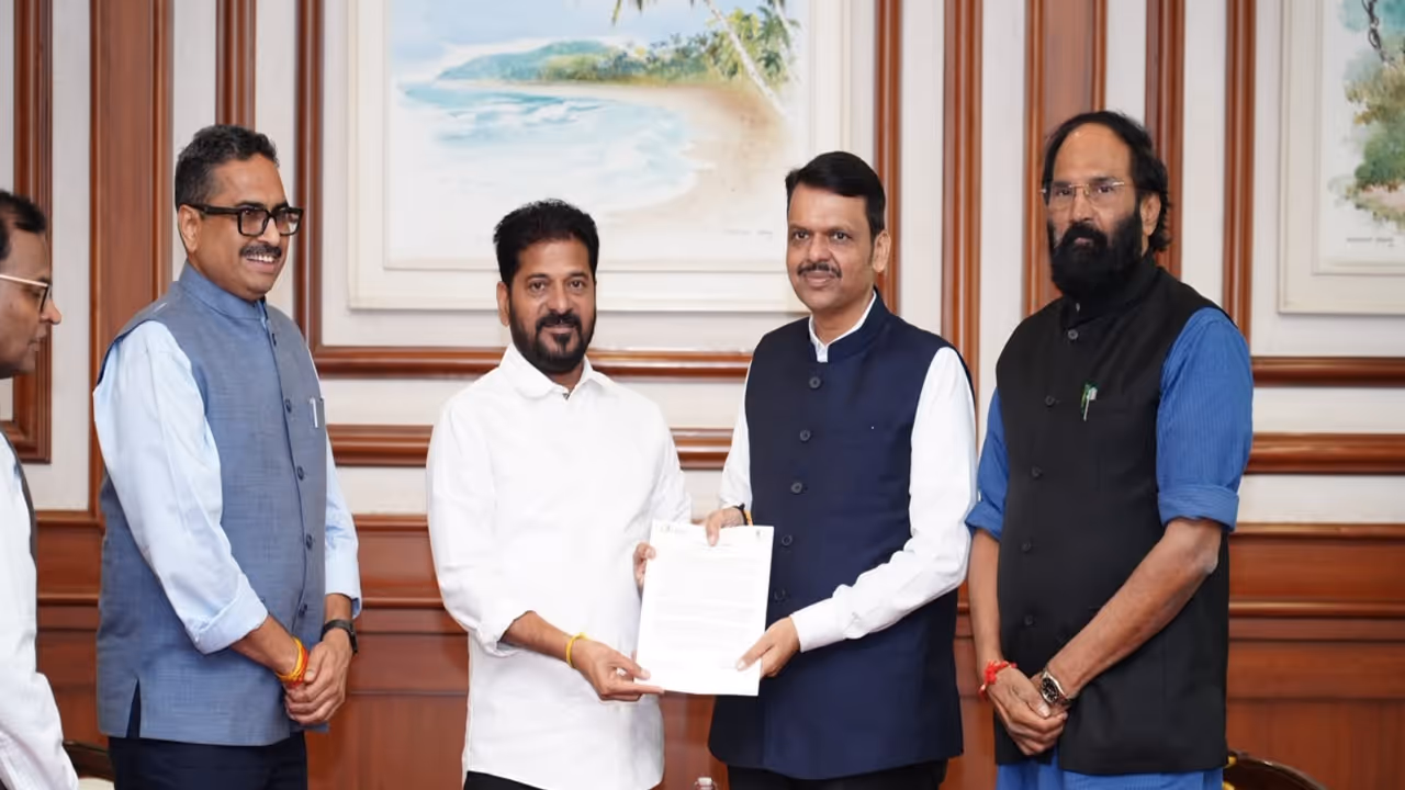 Telangana CM Revanth Reddy and Maharashtra CM Fadnavis (Photo/ANI) Telangana CM Revanth Reddy and Maharashtra CM Fadnavis (Photo/ANI)
