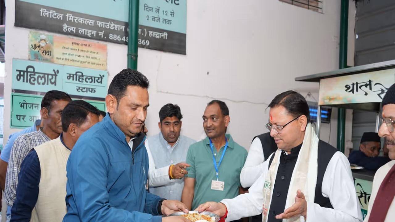 Chief Minister Pushkar Singh Dhami participates in Thaal Seva program (Photo/ANI) Chief Minister Pushkar Singh Dhami participates in Thaal Seva program (Photo/ANI)
