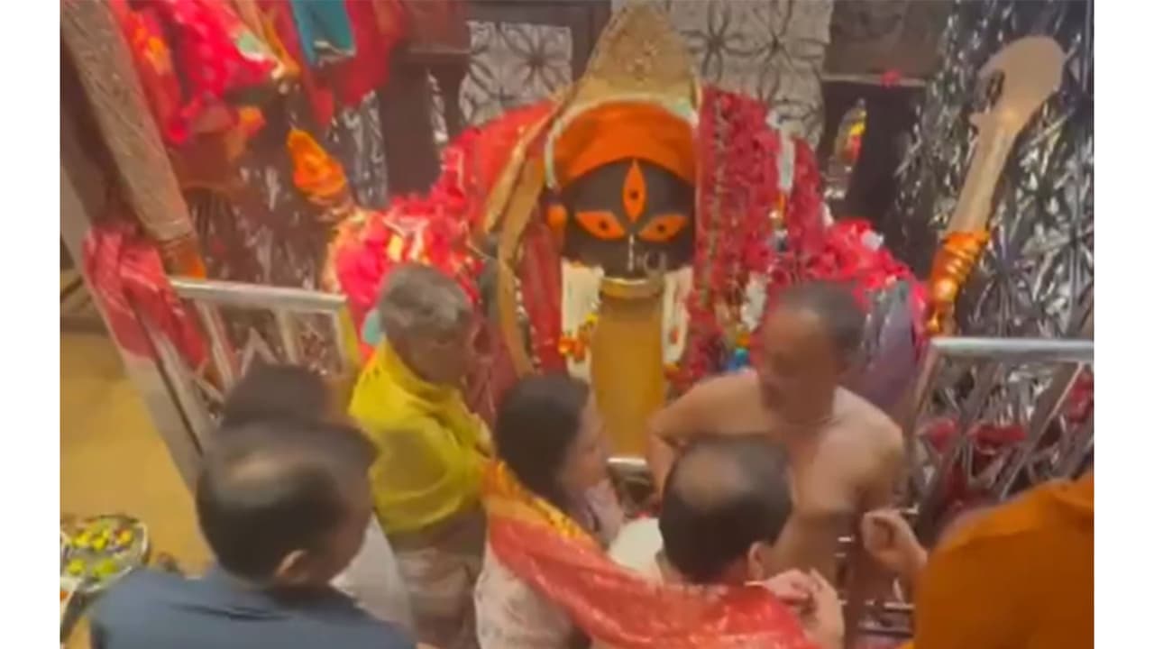 Gautam Adani with wife Preeti Adani at Kalighat temple (Photo/ANI) Gautam Adani with wife Preeti Adani at Kalighat temple (Photo/ANI)
