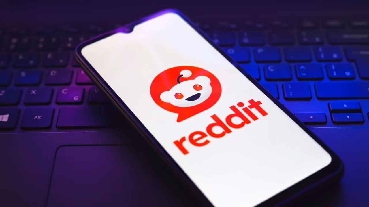 Reddit Unveils New Tools To Improve User Experience After Slowdown In Engagement Metrics: Retail Unimpressed Amid Tech Pessimism
