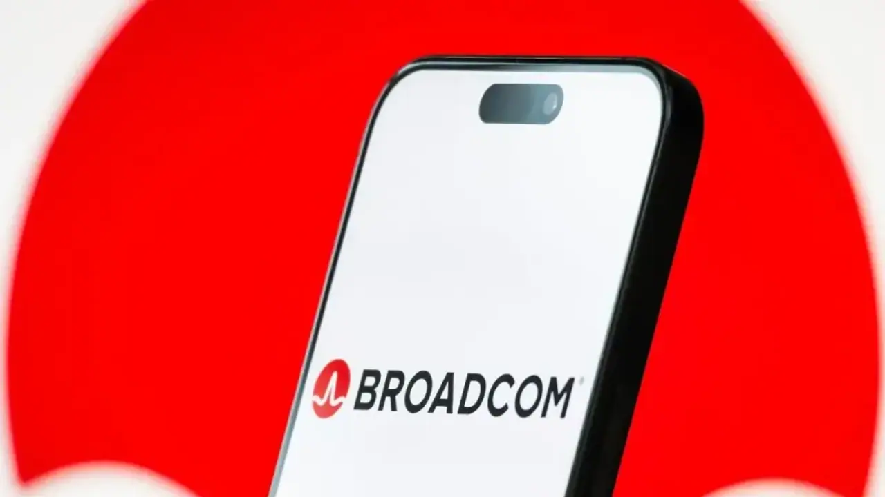 https://stocktwits.com/news-articles/markets/equity/broadcom-stock-hits-record-high-after-hsbc-upgrade/chm4hYmRR3W