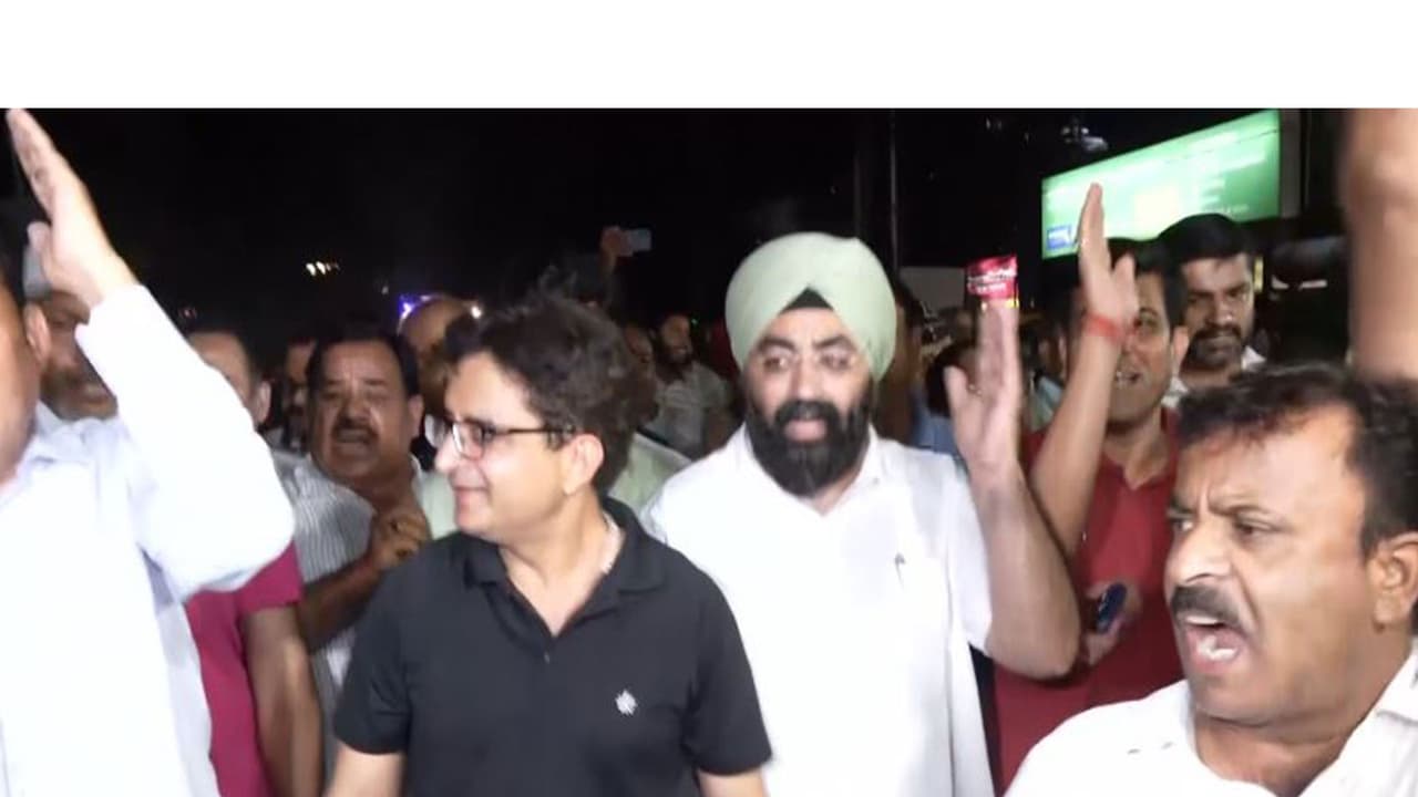 Congress protests alleges hurdles in preparations for Rahul Gandhi's 'Chhatron Ki Goonj' programme (Photo/ANI) Congress protests alleges hurdles in preparations for Rahul Gandhi's 'Chhatron Ki Goonj' programme (Photo/ANI)