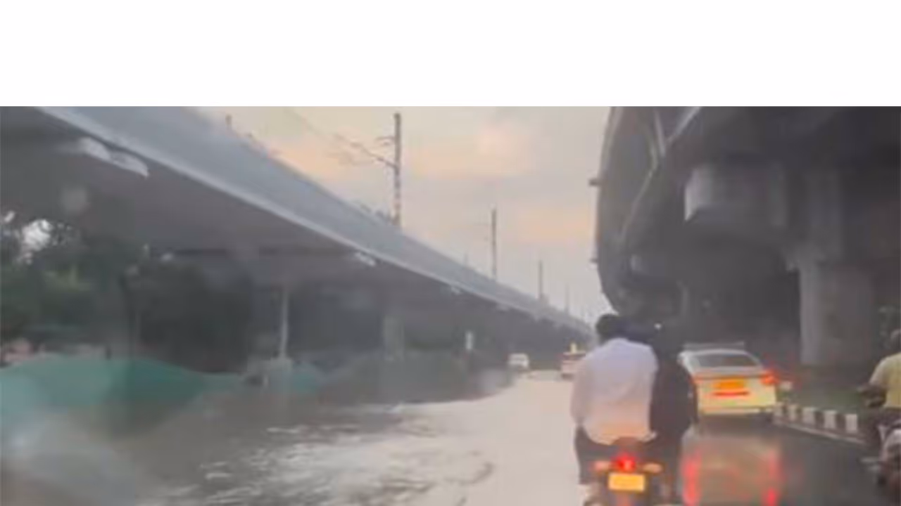Waterlogging on the Delhi Airport road after heavy rain lashed South Delhi earlier today. (Photo/ ANI) Waterlogging on the Delhi Airport road after heavy rain lashed South Delhi earlier today. (Photo/ ANI)