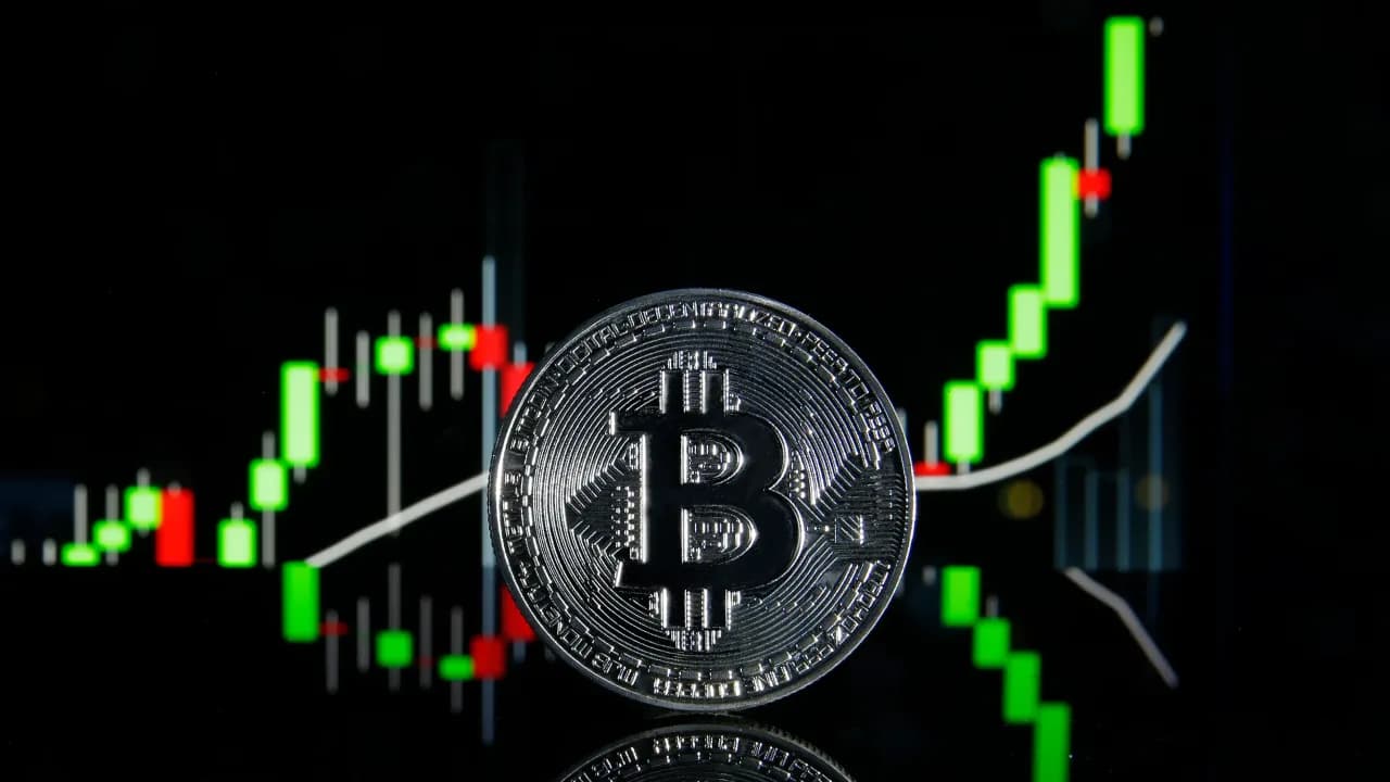 https://stocktwits.com/news articles/markets/cryptocurrency/btc etf outflows elliott wave 2018 comparison cowen/cZm3jIGR71B https://stocktwits.com/news articles/markets/cryptocurrency/btc etf outflows elliott wave 2018 comparison cowen/cZm3jIGR71B