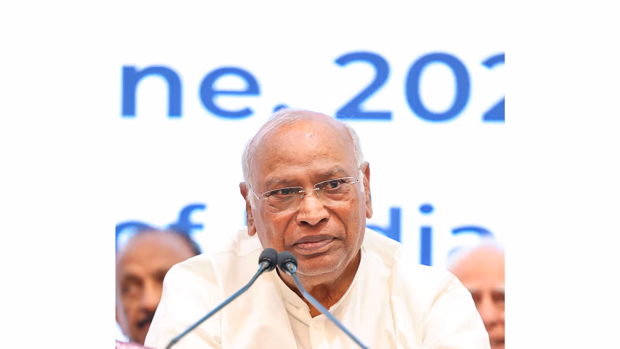 Congress president Mallikarjun Kharge (File photo/ANI) Congress president Mallikarjun Kharge (File photo/ANI)