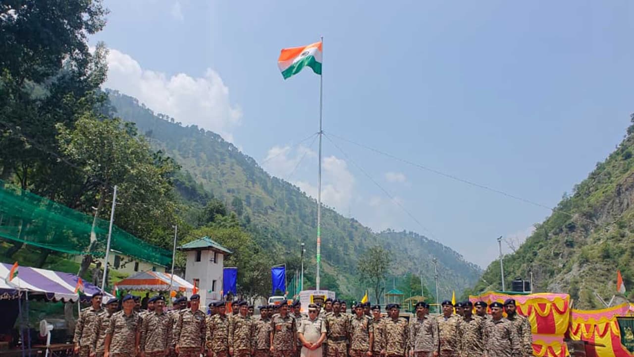 CRPF 84th Battalion hoisted a 61 foot high mast National Flag (Photo/X@84BNCRPF) CRPF 84th Battalion hoisted a 61 foot high mast National Flag (Photo/X@84BNCRPF)