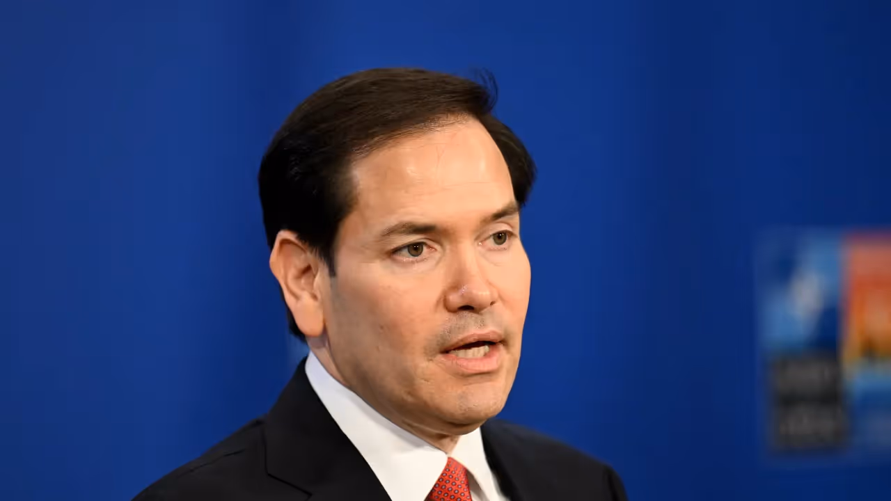 https://stocktwits.com/news articles/markets/equity/marco rubio says pausing issuance of visas for commercial truck drivers after driver without english skills charged in fatal wreck/chsmN0mRdiM
