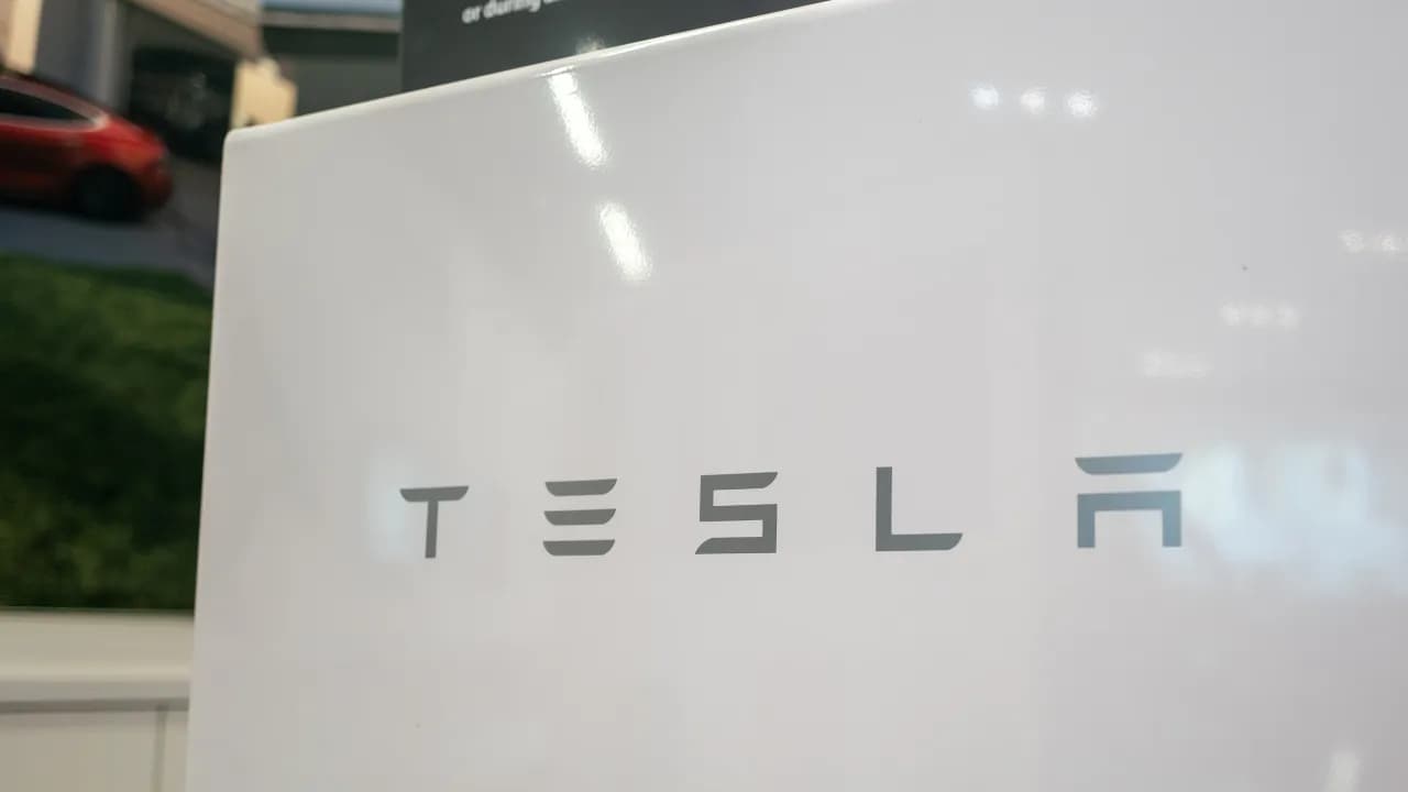 https://stocktwits.com/news articles/markets/equity/tesla recalls about 10500 units of powerwall home battery over fire risks/cLP9eTSRE3C https://stocktwits.com/news articles/markets/equity/tesla recalls about 10500 units of powerwall home battery over fire risks/cLP9eTSRE3C