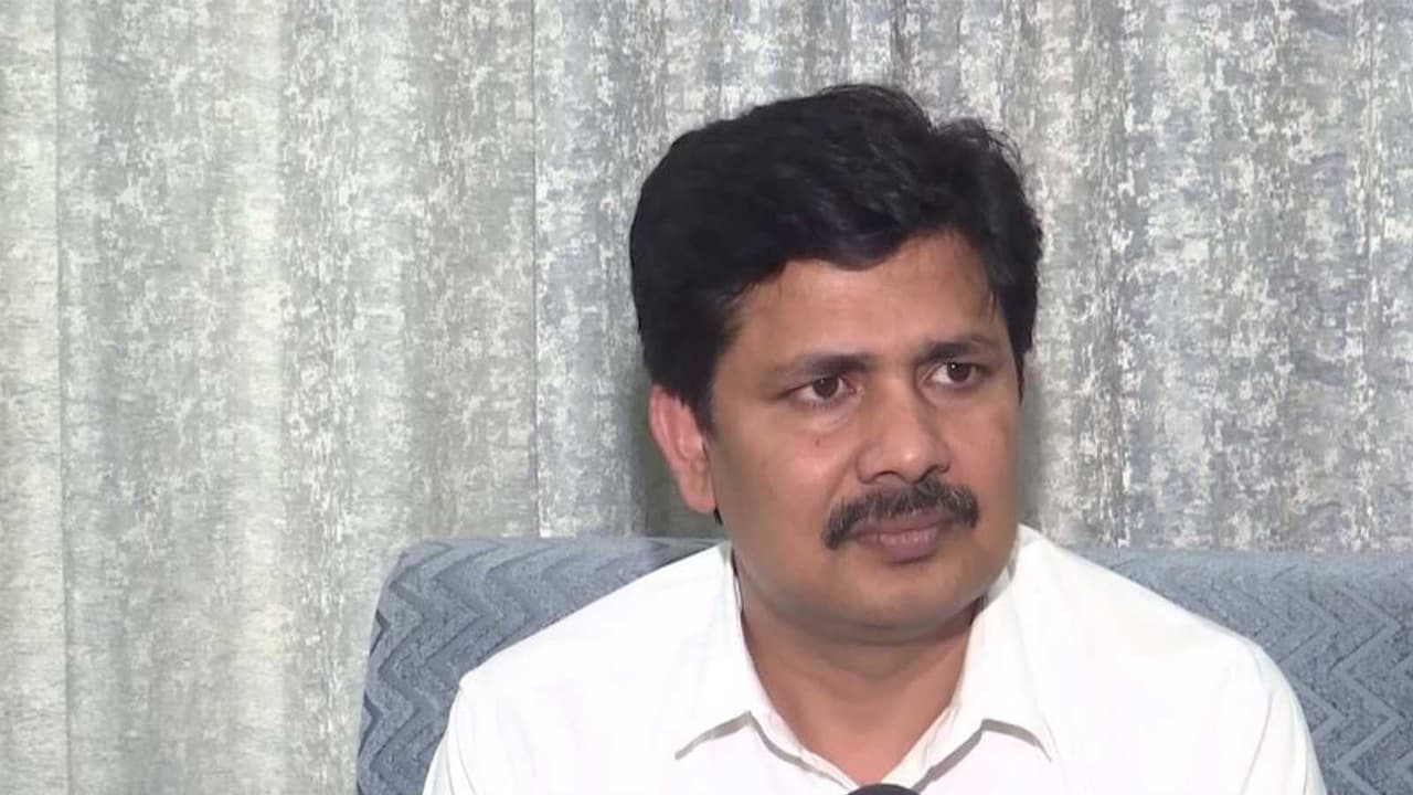 YSRCP MP Maddila Gurumoorthy (Photo/ANI) YSRCP MP Maddila Gurumoorthy (Photo/ANI)