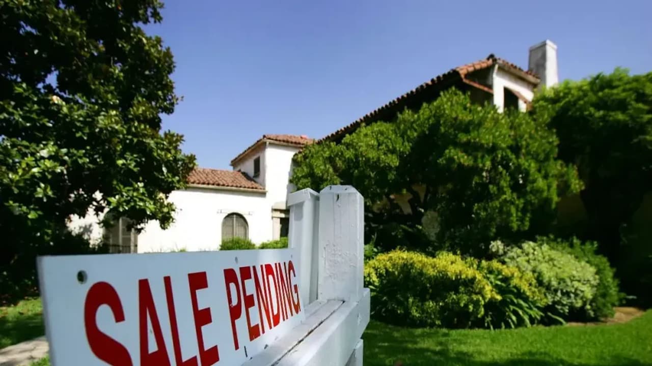 https://stocktwits.com/news articles/markets/equity/us existing home sales fall/chQFBvqRbW9 https://stocktwits.com/news articles/markets/equity/us existing home sales fall/chQFBvqRbW9