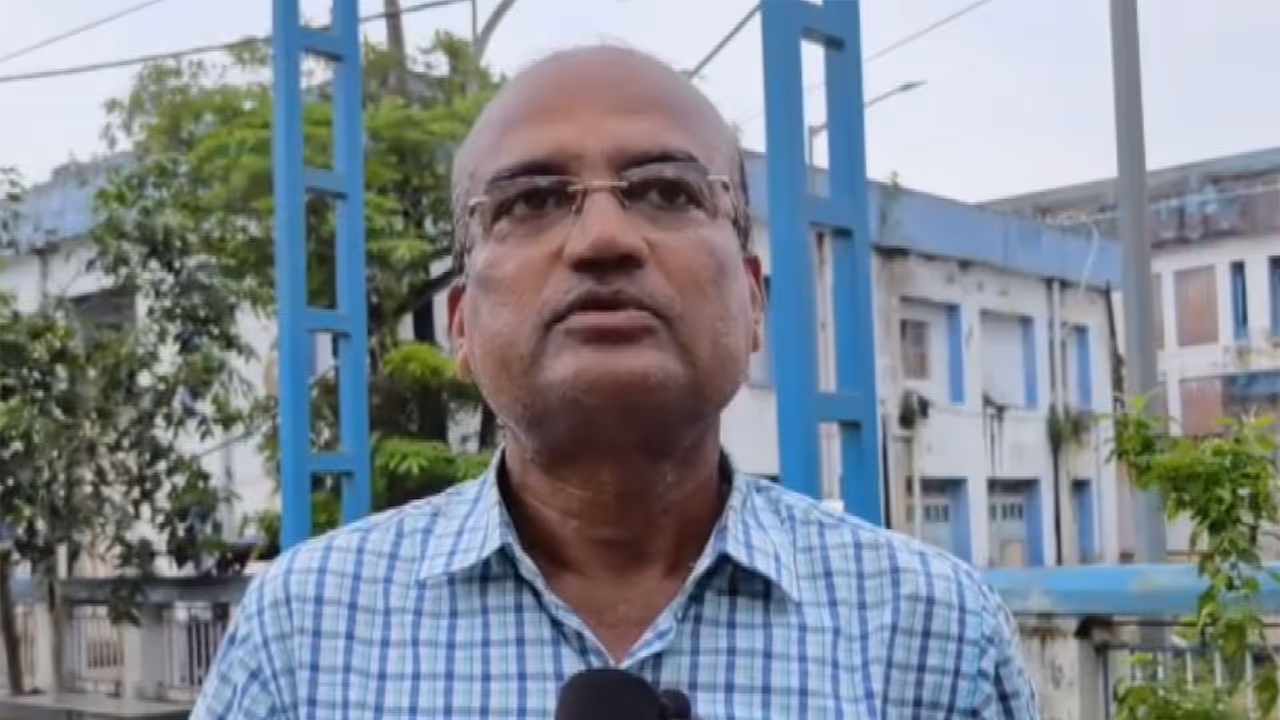 Kakdwip Fishermen Welfare Association Secretary Bijan Maiti (Photo/ANI) Kakdwip Fishermen Welfare Association Secretary Bijan Maiti (Photo/ANI)