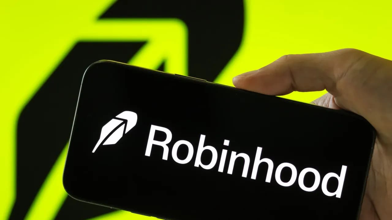 https://stocktwits.com/news articles/markets/equity/why did robinhood stock rise in after hours trading/chw8Qz8Rdw9