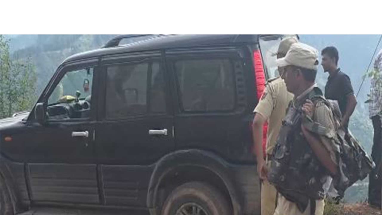 The Scorpio SUV that allegedly evaded a police checkpoint was later seized on Dalwas Link Road in Ramban district. (Photo: @ians_india/ x) The Scorpio SUV that allegedly evaded a police checkpoint was later seized on Dalwas Link Road in Ramban district. (Photo: @ians_india/ x)