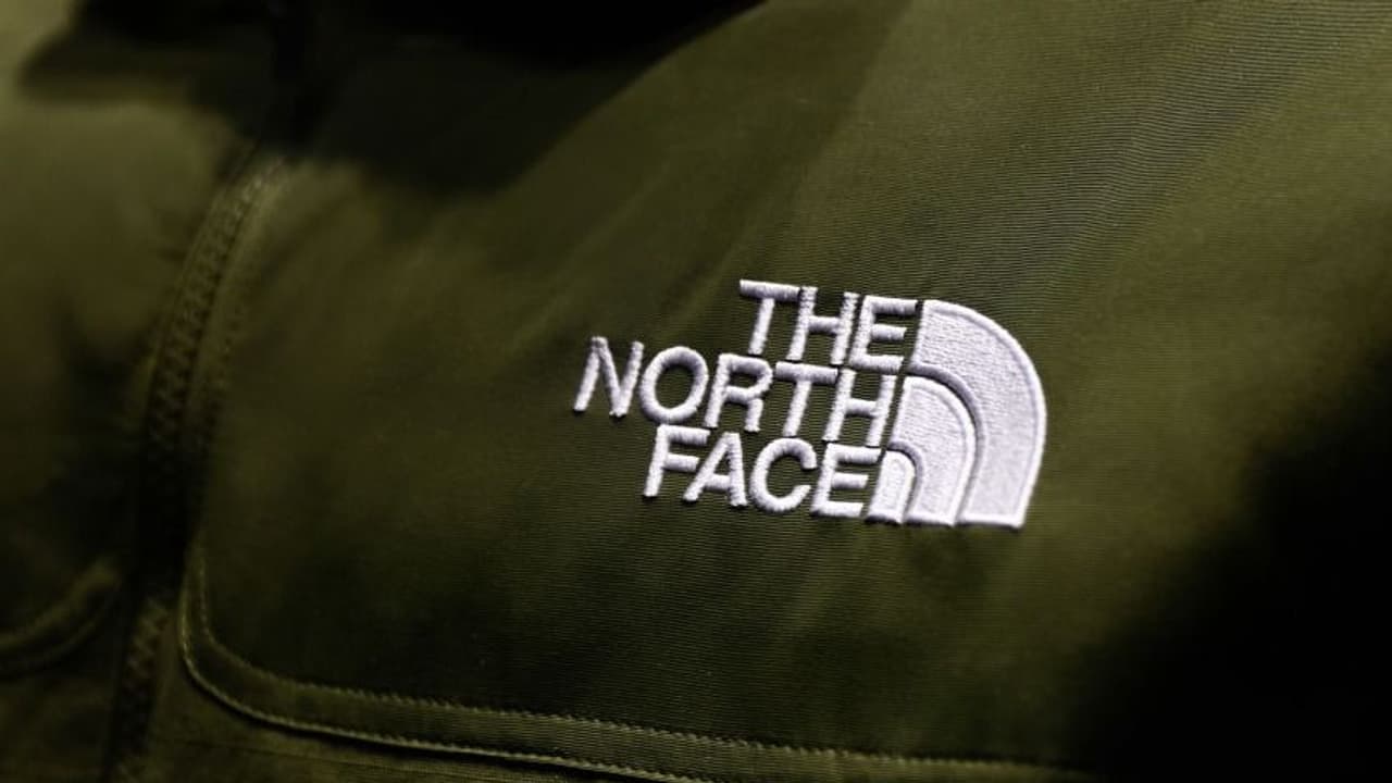 VF Corp Stock Slips Despite Q3 Earnings Beat: Retail Sentiment Brightens