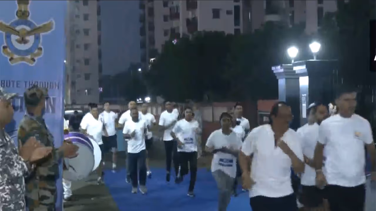 Over 800 runners join Sekhon IAF Marathon 2025 (Photo/ANI) Over 800 runners join Sekhon IAF Marathon 2025 (Photo/ANI)