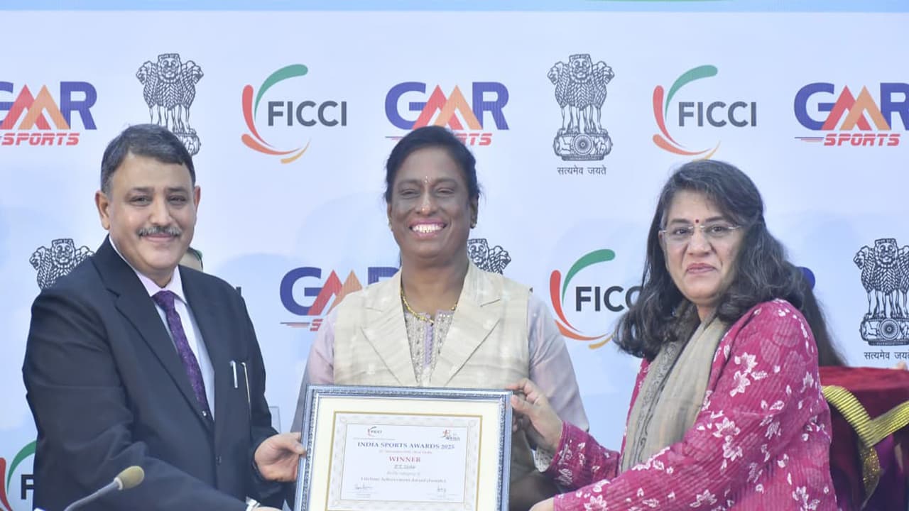 PT Usha receiving her honours at the event. (Photo: FICCI) PT Usha receiving her honours at the event. (Photo: FICCI)