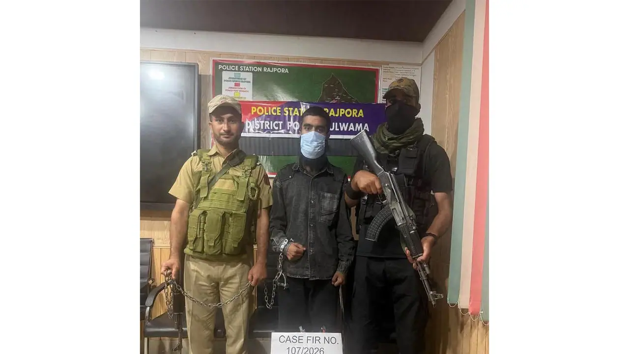 Pulwama Police recovers one hand grenade from suspect (Photo/Jammu Kashmir Police) Pulwama Police recovers one hand grenade from suspect (Photo/Jammu Kashmir Police)