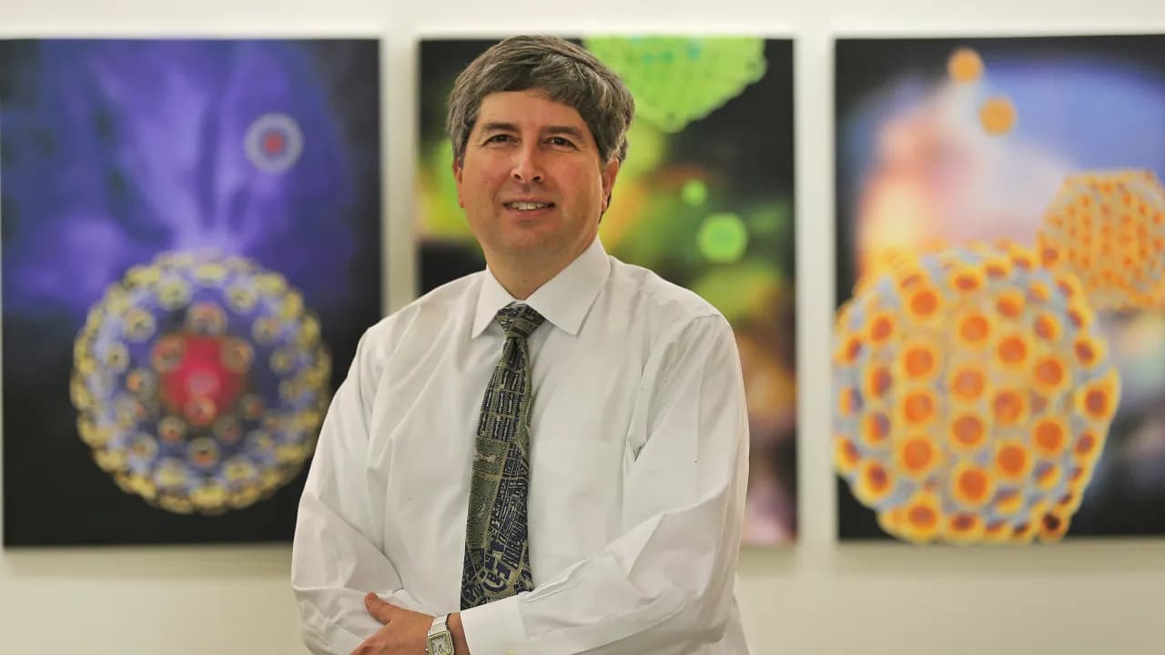 https://stocktwits.com/news-articles/markets/equity/ex-pfizer-exec-pulled-into-house-probe-over-alleged-covid-vaccine-delay-through-2020-election/chFgy8fRR1N