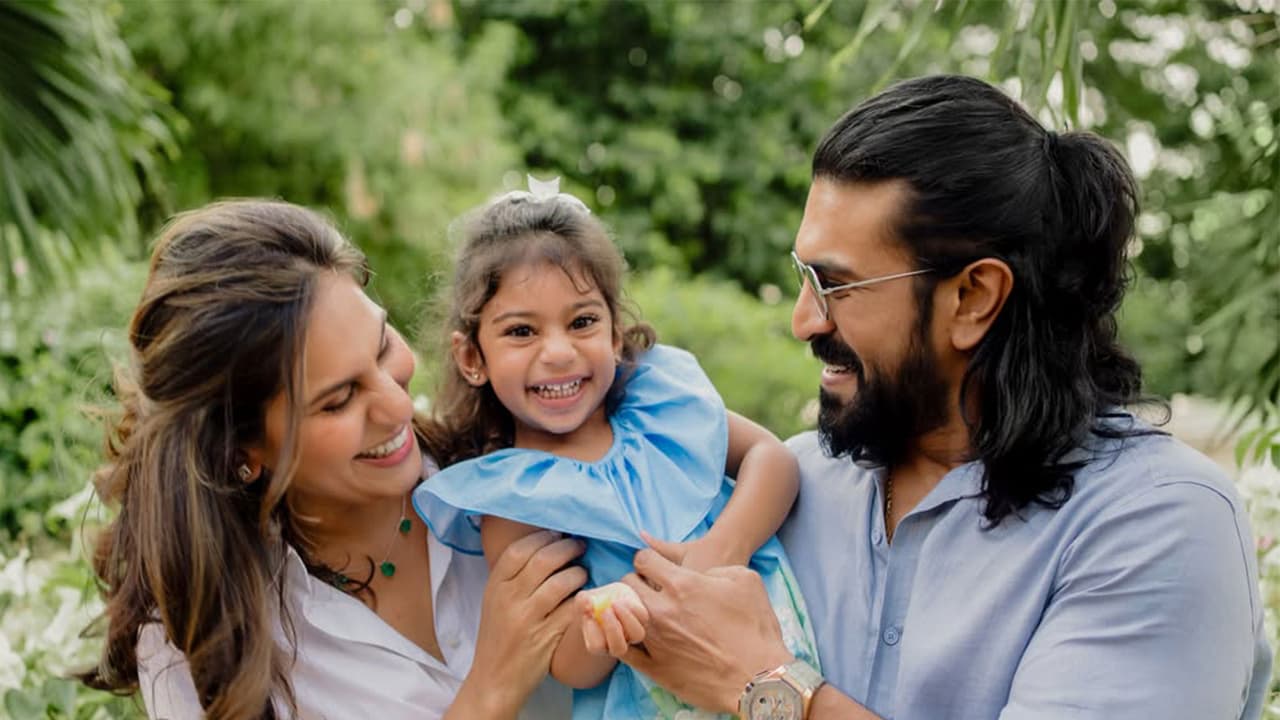 Ram Charan, Upasana reveal daughter's face (Photo/Instagram@alwaysramcharan) Ram Charan, Upasana reveal daughter's face (Photo/Instagram@alwaysramcharan)