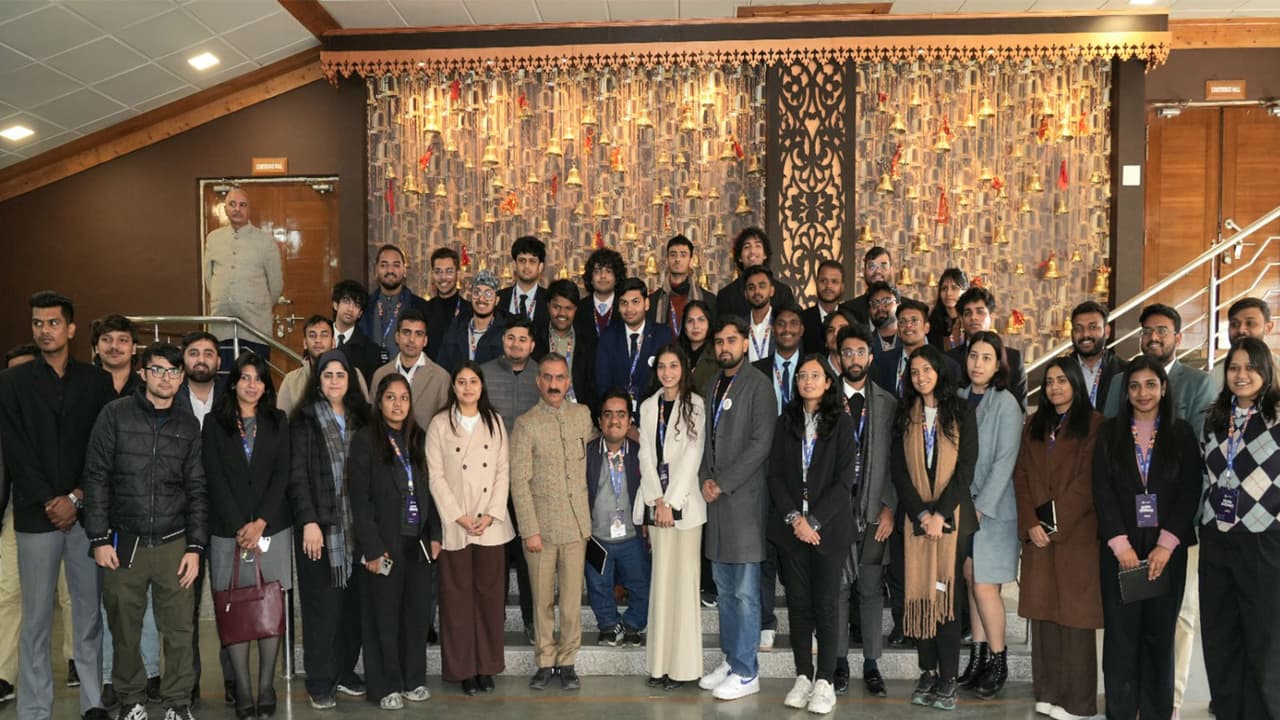 Himachal Pradesh Chief Minister Sukhvinder Singh Sukhu with representatives of Students Parliament (Photo/ANI) Himachal Pradesh Chief Minister Sukhvinder Singh Sukhu with representatives of Students Parliament (Photo/ANI)