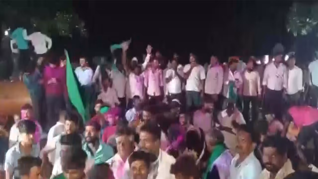 Sugarcane farmers erupt in celebration in Belagavi as the Karnataka govt increases procurement price (Photo/ANI) Sugarcane farmers erupt in celebration in Belagavi as the Karnataka govt increases procurement price (Photo/ANI)