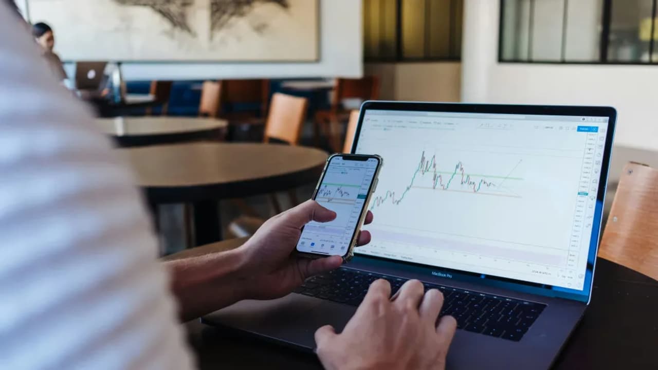 https://stocktwits.com/news-articles/business/others/moon-x-byd-fi-s-on-chain-trading-engine-a-ticket-from-cex-to-dex/chkzHWvRbUE