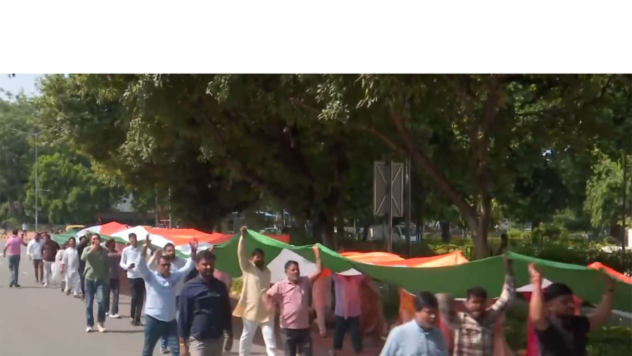 AAP workers hold ‘Tiranga rally’ protest march (Photo/ANI) AAP workers hold ‘Tiranga rally’ protest march (Photo/ANI)