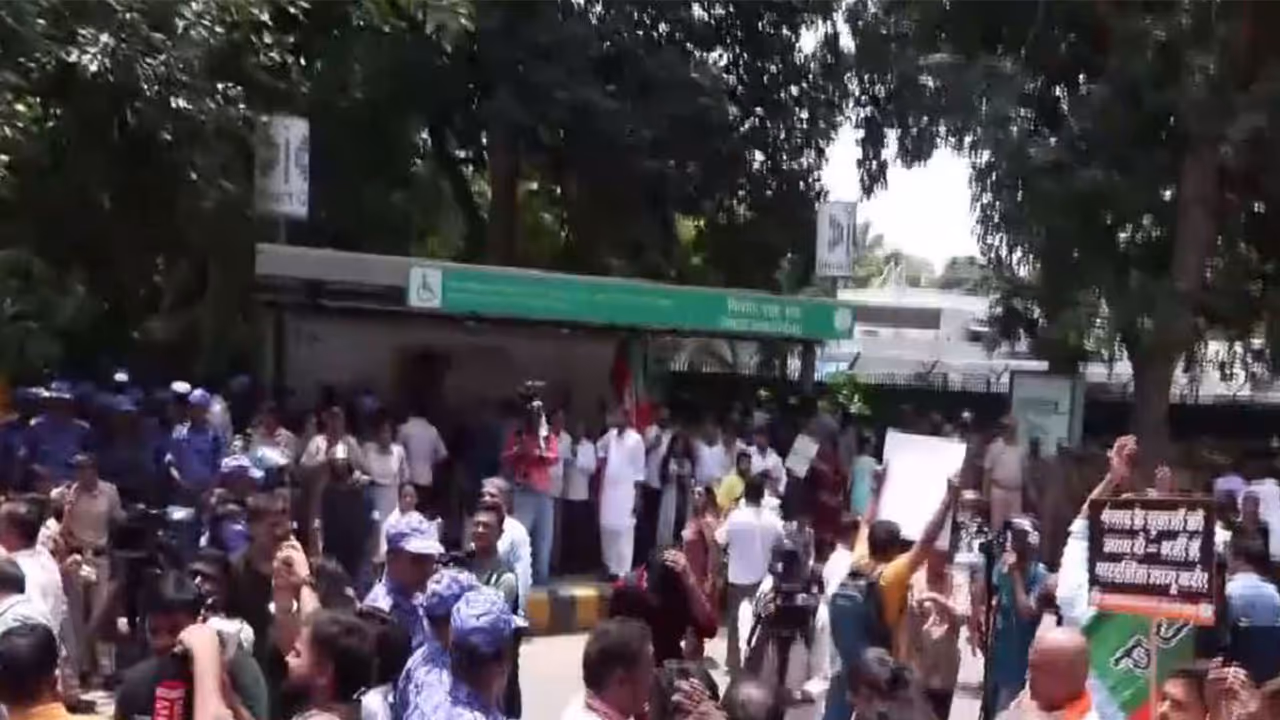 Visual from BJP's protests outside AAP office in delhi (Photo/ANI) Visual from BJP's protests outside AAP office in delhi (Photo/ANI)