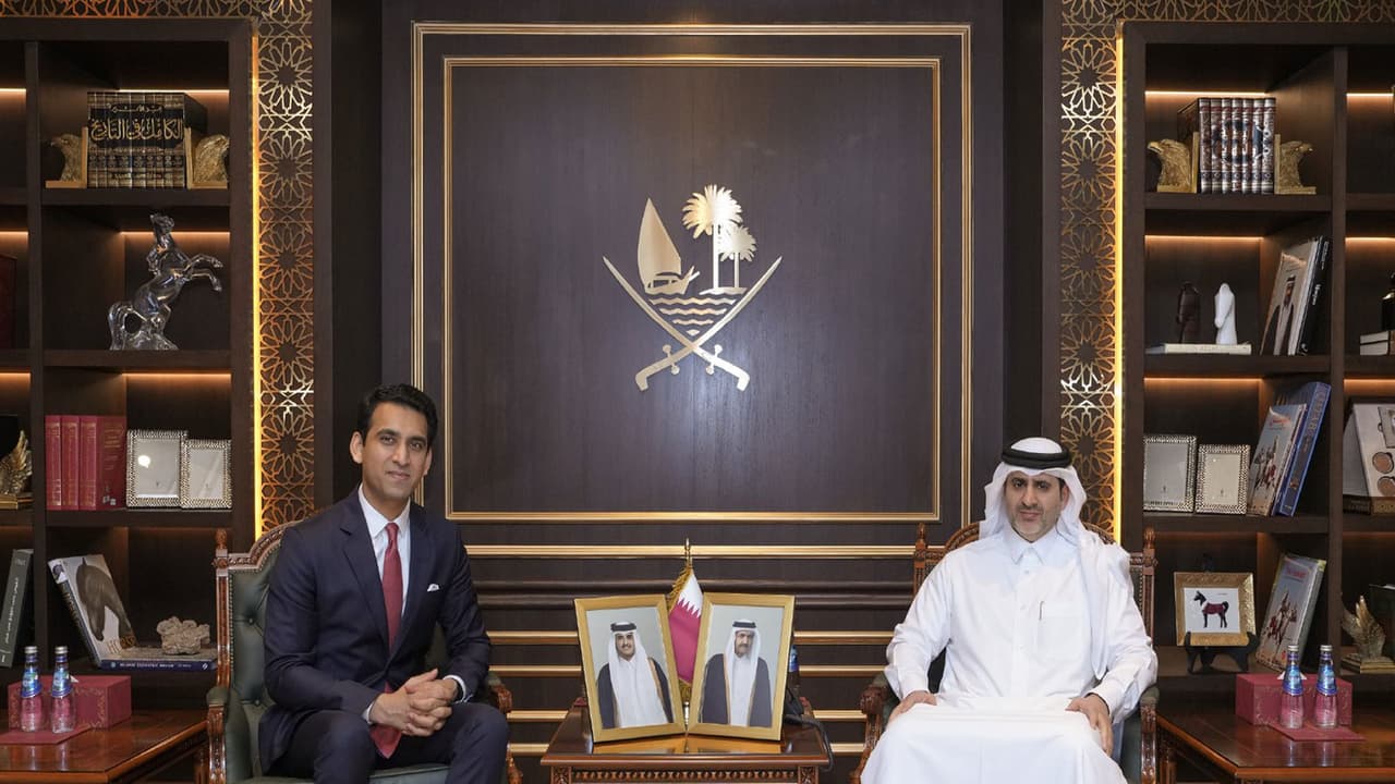 Sagar Adani, Executive Director of Adani Green Energy (Left), met Sheikh Bandar Al Thani, Governor, Qatar Central Bank. (Right) (Photo X@@QCBQATAR) Sagar Adani, Executive Director of Adani Green Energy (Left), met Sheikh Bandar Al Thani, Governor, Qatar Central Bank. (Right) (Photo X@@QCBQATAR)