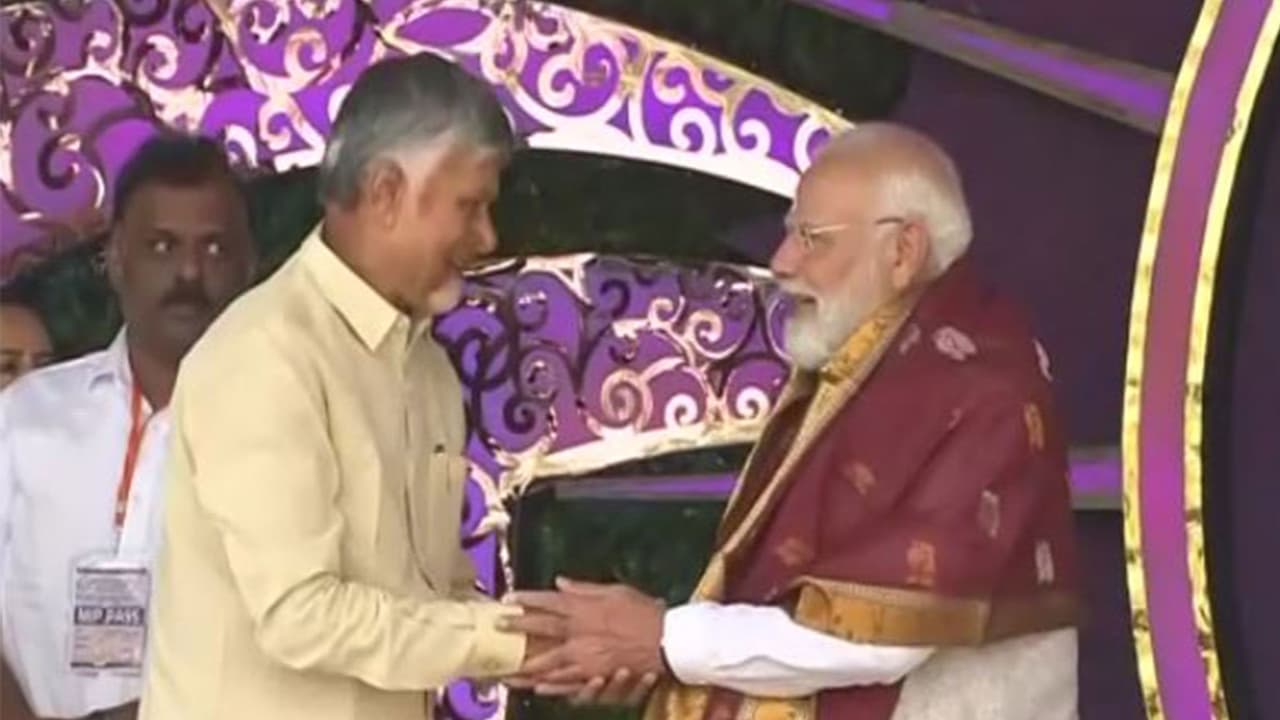Andhra Pradesh CM N Chandrababu Naidu with PM Modi in Puttaparthi (Photo/ANI) Andhra Pradesh CM N Chandrababu Naidu with PM Modi in Puttaparthi (Photo/ANI)