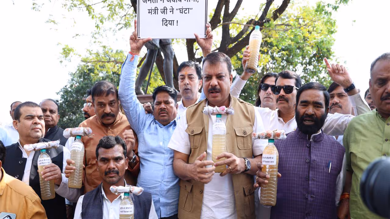 Congress MLAs protest in the state assembly (Photo / LoP office) Congress MLAs protest in the state assembly (Photo / LoP office)