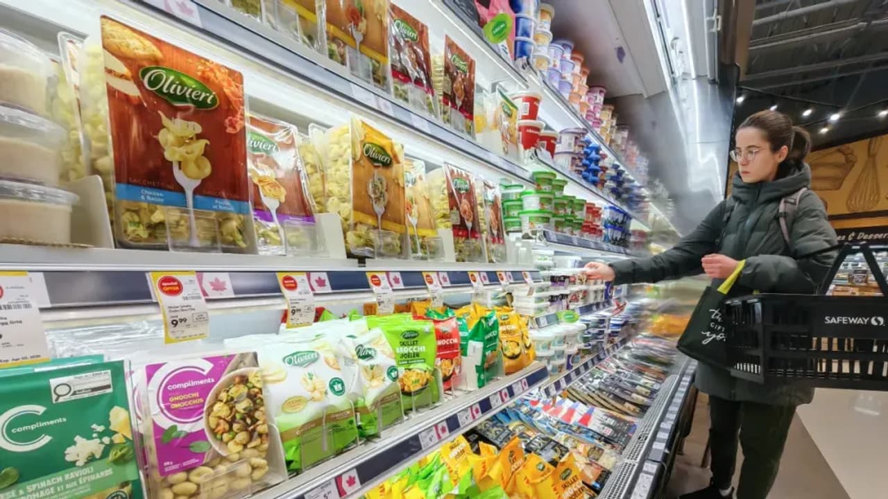 Bernstein Flags Impact Of Tariffs, Immigration Policy On US Retailers: Retail Remains Bullish Bernstein Flags Impact Of Tariffs, Immigration Policy On US Retailers: Retail Remains Bullish