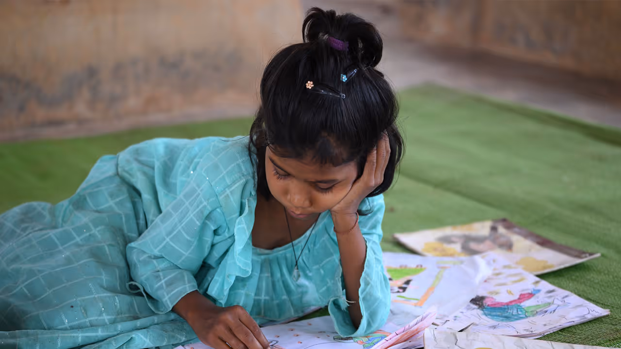Girl drawing under ‘School Keinta’ campaign, (Photo/ANI) Girl drawing under ‘School Keinta’ campaign, (Photo/ANI)