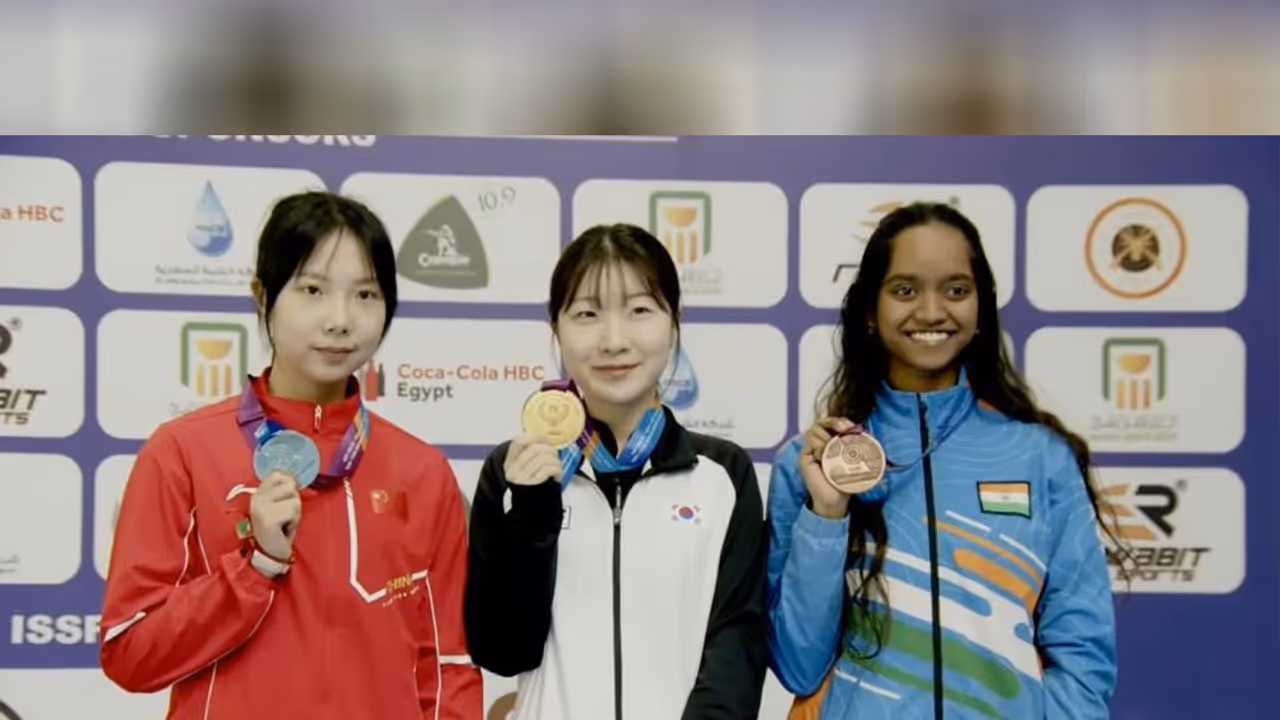 Olympian Elavenil Valarivan (right). (Photo: NRAI)